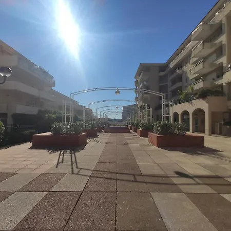 Appartement 2 Pieces Avec Terrasse, Piscine, Parking A 5 Min De La - 4 Couchages - Fr-1-252-158 *